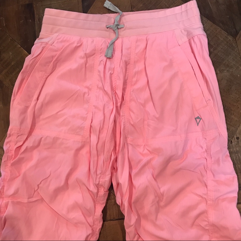 Ivivva Live to Move coral crop pant